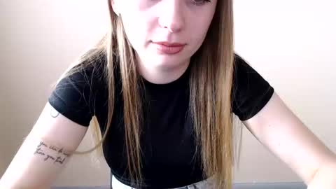 Snapshot of funemma000 chatting on June 2026 04:06:02 AM Emma online show from June 2026 04:06:02 AM