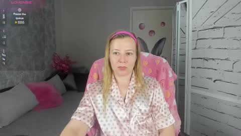 funny_bunny4 online show from December 2024 06:34:01 PM