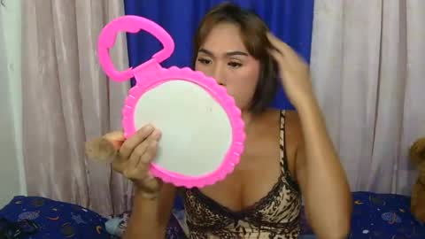 LIL LEE online show from July 2026 12:08:01 AM