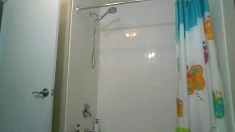 fuzzypeaches87 online show from December 2025 06:28:01 PM