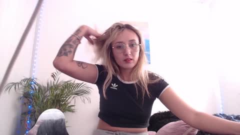 Snapshot of gabb_rioss chatting on January 2025 06:35:01 PM Gabriela online show from January 2025 06:35:01 PM