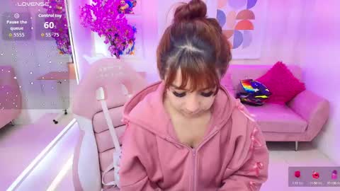gabby_evanns online show from October 2025 12:05:01 PM