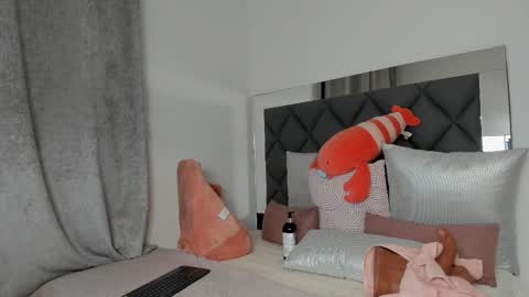   Instagram soygabi g   online show from March 2025 04:54:02 AM