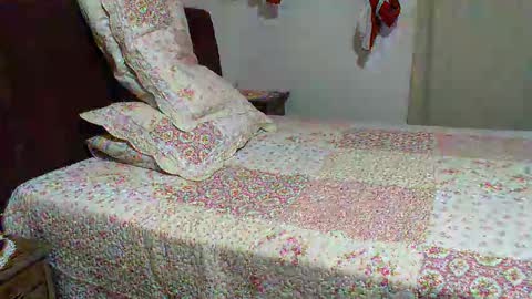 gaby  layla online show from December 2025 12:38:02 AM