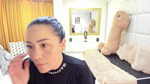 gabriela online show from November 2025 06:07:02 PM