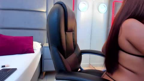 gabymoreau online show from February 2026 01:01:02 PM