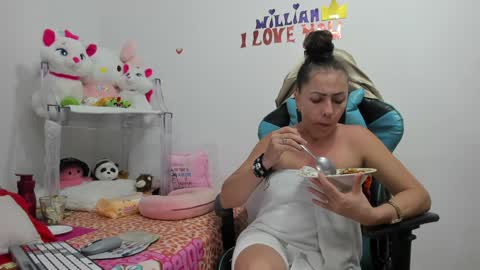 Snapshot of gatitasexy_hot_wet4u chatting on January 2025 01:31:02 AM Mfe online show from January 2025 01:31:02 AM