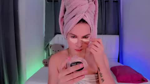 Vnecis Marn online show from March 2026 07:32:01 PM