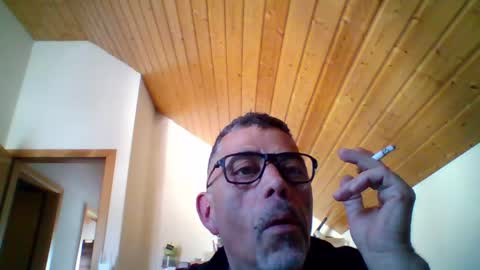 Snapshot of gen3841 chatting on April 2026 02:15:01 PM Gen online show from April 2026 02:15:01 PM