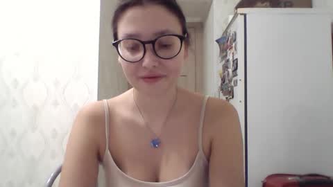 genev__ievee online show from November 2025 03:05:01 AM