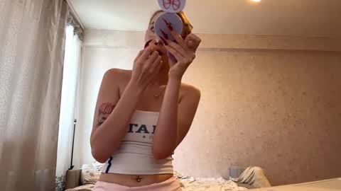 Snapshot of geneviveseay chatting on September 2025 10:59:02 AM Emmi online show from September 2025 10:59:02 AM