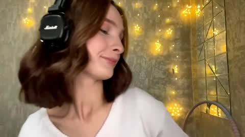 Riana online show from April 2026 01:05:01 PM