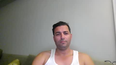 Snapshot of genteldevil chatting on November 2025 06:19:02 PM genteldevil online show from November 2025 06:19:02 PM