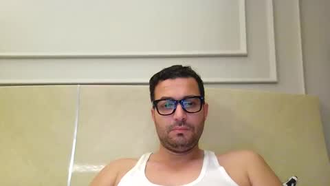 Snapshot of genteldevil chatting on December 2025 12:04:02 AM genteldevil online show from December 2025 12:04:02 AM