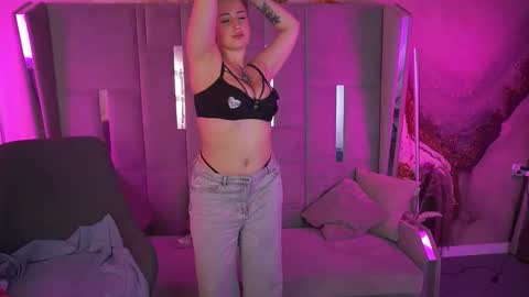 gentleadellee online show from November 2025 01:43:01 PM