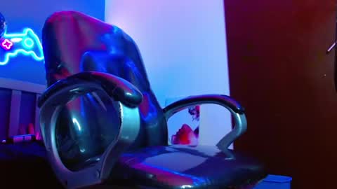 Snapshot of georgesmith_1 chatting on January 2025 04:02:01 AM GEORGE online show from January 2025 04:02:01 AM