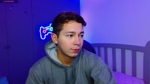 Snapshot of georgesmith_1 chatting on January 2025 01:39:01 AM GEORGE online show from January 2025 01:39:01 AM