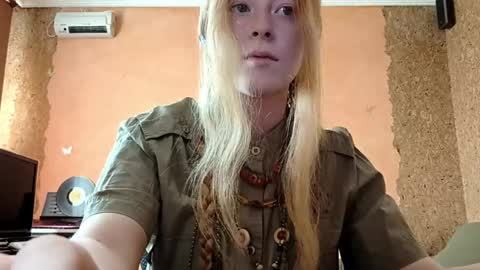 Snapshot of gertrudisturbe chatting on April 2026 11:33:02 PM Kate online show from April 2026 11:33:02 PM