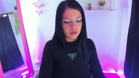 giaaaa   online show from April 2026 10:40:01 PM