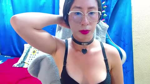 Snapshot of gia_leinn chatting on May 2026 04:03:01 PM Gia online show from May 2026 04:03:01 PM
