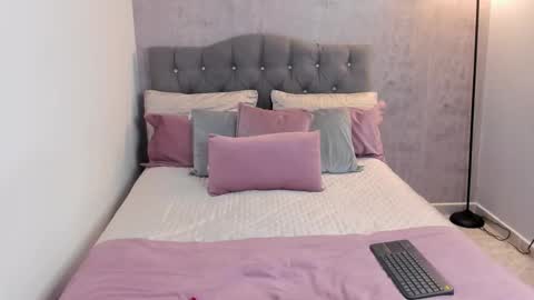 Gia online show from December 2025 04:22:01 PM