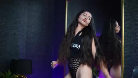  Gia  online show from November 2025 08:51:01 PM