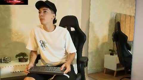 Snapshot of gian_rossii chatting on June 2026 05:34:01 PM GIAN online show from June 2026 05:34:01 PM