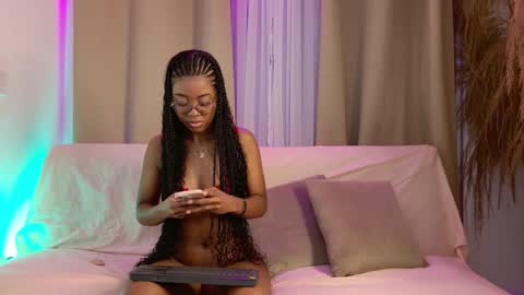 Gia  online show from December 2025 05:18:02 PM