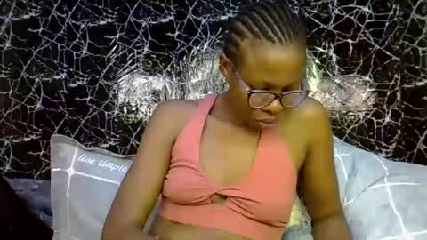 Snapshot of gianna_012 chatting on January 2026 03:43:02 AM ENNY online show from January 2026 03:43:02 AM