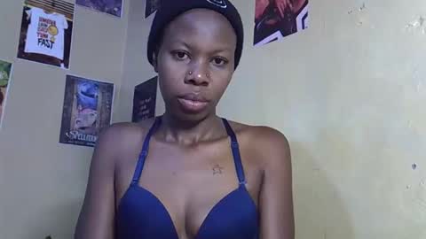 Snapshot of gianna_012 chatting on April 2026 06:25:01 AM ENNY online show from April 2026 06:25:01 AM