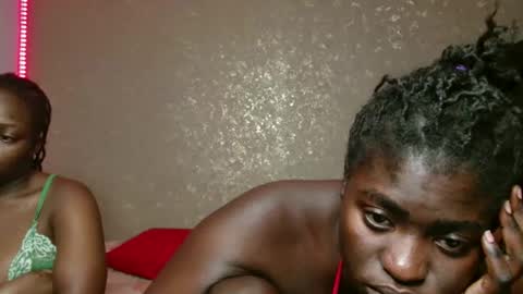 Snapshot of gianna_jaycee chatting on November 2025 03:45:02 AM Gianna online show from November 2025 03:45:02 AM