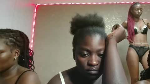 Snapshot of gianna_jaycee chatting on November 2025 05:02:01 PM Gianna online show from November 2025 05:02:01 PM