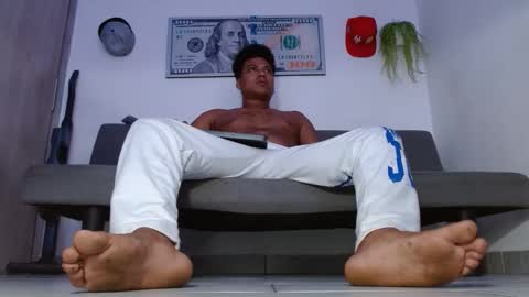 Snapshot of giant_feet chatting on May 2026 11:24:02 PM BOSS online show from May 2026 11:24:02 PM