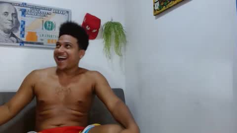 Snapshot of giant_feet chatting on May 2026 04:25:02 PM BOSS online show from May 2026 04:25:02 PM