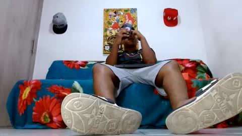 Snapshot of giant_feet chatting on May 2026 04:03:01 PM BOSS online show from May 2026 04:03:01 PM