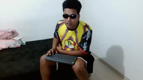 Snapshot of giant_feet chatting on June 2026 05:21:01 AM BOSS online show from June 2026 05:21:01 AM