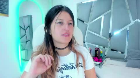 GiaRoussel online show from January 2025 02:19:01 PM