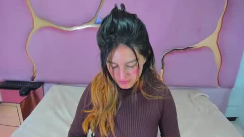 GiaRoussel online show from January 2025 02:25:01 PM