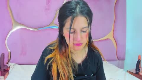 GiaRoussel online show from January 2025 03:03:01 PM