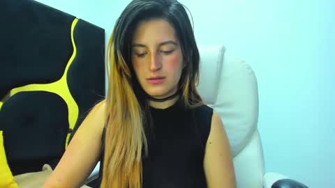 GiaRoussel online show from March 2025 02:18:01 PM