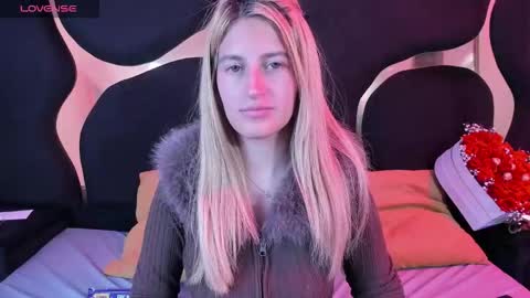 GiaRoussel online show from February 2026 03:42:01 PM