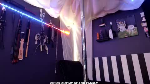 Snapshot of gigglemethis22 chatting on November 2025 07:48:02 PM Giggles online show from November 2025 07:48:02 PM