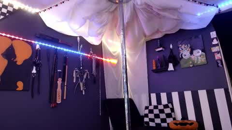 Snapshot of gigglemethis22 chatting on November 2025 04:07:02 PM Giggles online show from November 2025 04:07:02 PM