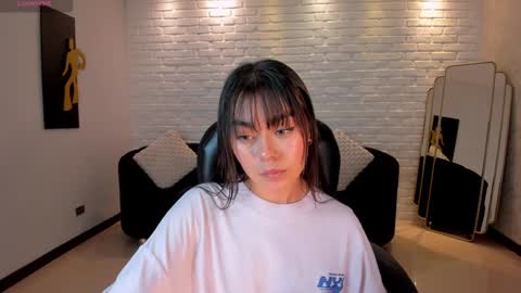 Snapshot of gigilee_ chatting on January 2025 02:27:02 AM GIGI online show from January 2025 02:27:02 AM