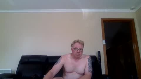 gimmmieoooo online show from February 2026 06:09:01 AM