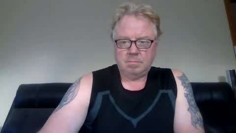 gimmmieoooo online show from April 2026 07:02:01 AM