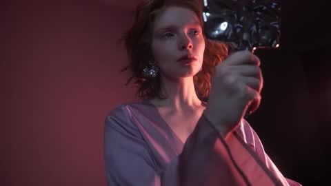        im expecting 350 thumbs up on my altar   online show from October 2025 10:07:01 PM