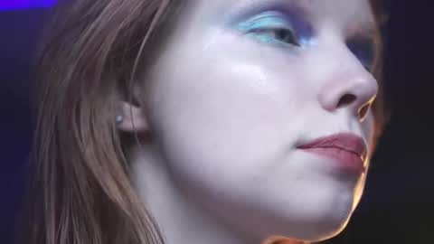        im expecting 350 thumbs up on my altar   online show from November 2025 10:14:02 PM