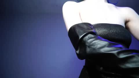        im expecting 350 thumbs up on my altar   online show from April 2026 10:14:02 PM