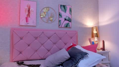 Snapshot of ginger_violetta chatting on February 2025 10:52:02 PM Ginger online show from February 2025 10:52:02 PM